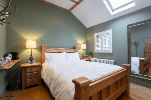 Кровать или кровати в номере Stable Lodge - Boutique Bed & Breakfast