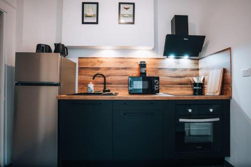 Η κουζίνα ή μικρή κουζίνα στο Le Sainte-Hélène • Le Modernisme en Cœur de Ville