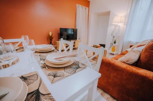 Μια τηλεόραση ή/και κέντρο ψυχαγωγίας στο Le Sainte-Hélène • Le Modernisme en Cœur de Ville