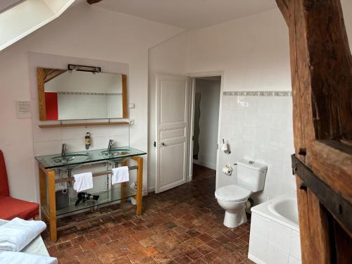 Koupelna v ubytování Hôtel les Grands Chênes