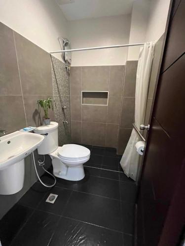 Koupelna v ubytování 2020 Travelers Inn