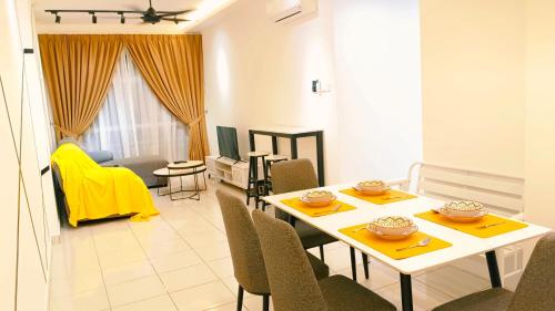 Zona de estar de Kulai Apartment 3BR-5BR near IOI, Aeon and Senai Airport