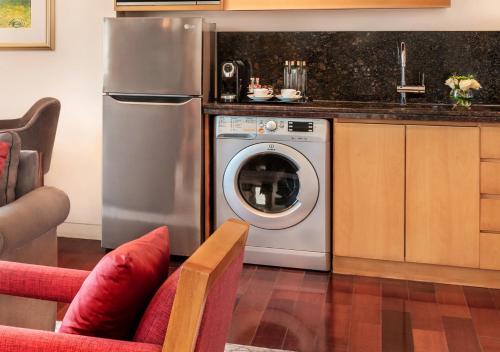 a kitchen with a washing machine in a kitchen at The H Dubai in Dubai