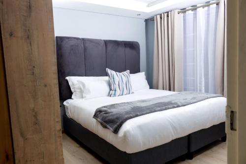 Postel nebo postele na pokoji v ubytování Uptown Apartments - Casalinga Villas