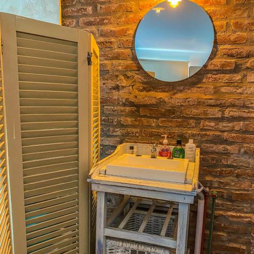 a bathroom with a sink and a mirror at CASA DE RELAX CON PISCINA in Paraná