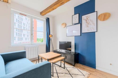 Ruang duduk di One-bedroom apartment in Old Lille