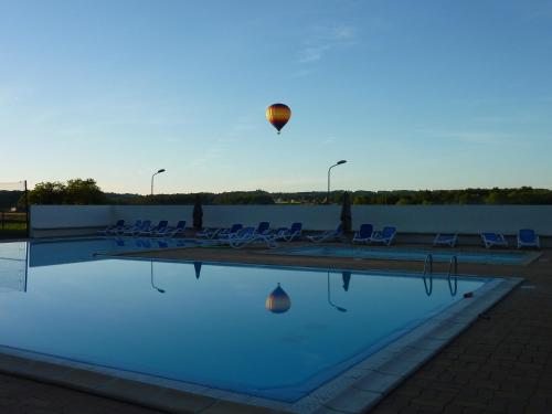 Mobil Home XXL2 4 chambres - Camping de Maillac