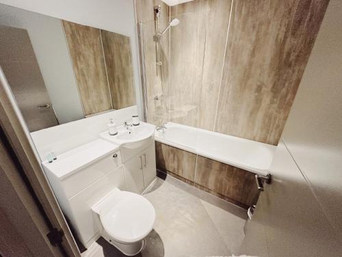 Ванная комната в 2 Bedroom Apartment in the Heart of Newcastle - Modern - Sleeps 4