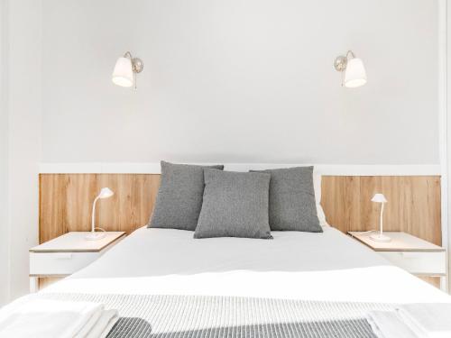 Кровать или кровати в номере Bright Valadim Apartment
