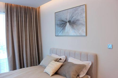 a bedroom with a bed with a picture on the wall at Розкішна квартира з видом на Бурж Халіфа in Dubai
