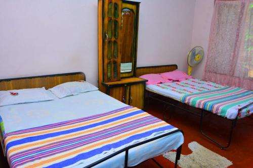 Un pat sau paturi într-o cameră la Randeniya Rest inn please call befor e booking