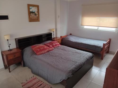 a bedroom with two twin beds and a window at Departamento Letty II - Con cochera in San Salvador de Jujuy