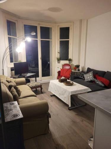 Photo de la galerie de l'établissement Appartement 2 chambres 1 salle de bain Paris 8eme Champs Elysées, à Paris