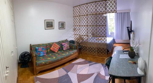 a living room with a couch and a bed at ASCB Petrópolis in Petrópolis