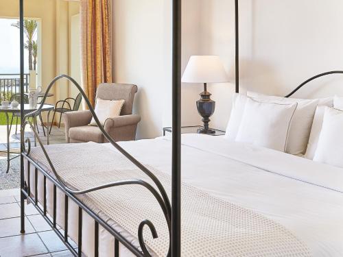Letto o letti in una camera di Grecotel LUXME Oasis at Riviera Olympia & Aqua Park