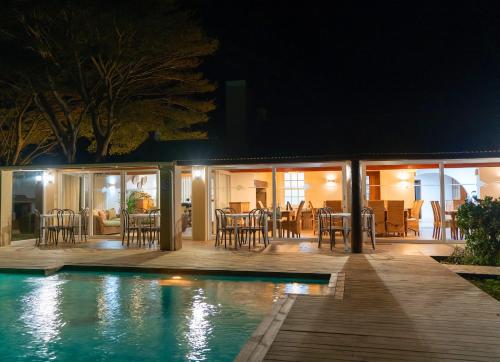 Πισίνα στο ή κοντά στο Oyster Bay Lodge