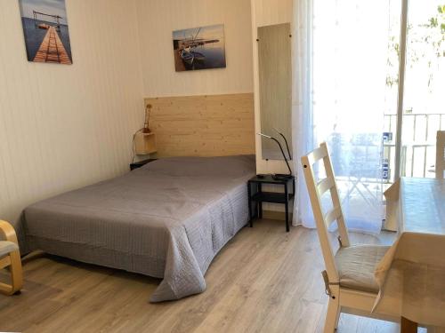 Studio rénové avec balcon, proche parc, WiFi, lave-linge, Balaruc-les-Bains - FR-1-553-233