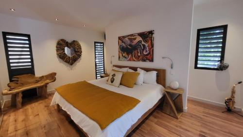 Кровать или кровати в номере Villa JELO - 2 Suites 2.5 Sdb Piscine & SPA* * * *