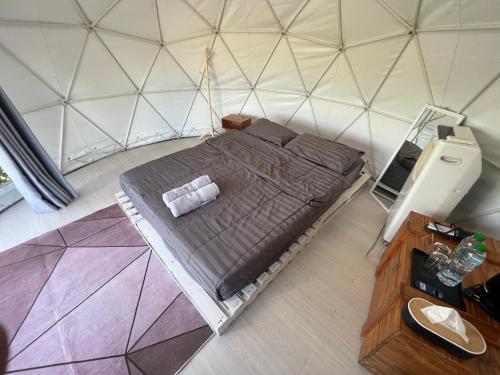 a bedroom with a bed in a yurt at See Scape Camping Khaokho in Ban Nong Bong