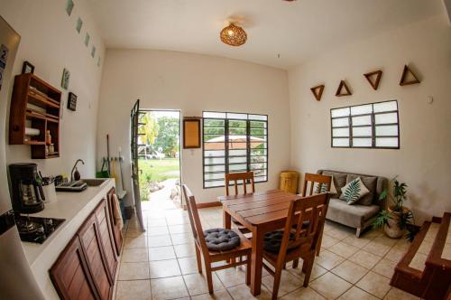 a kitchen and dining room with a table and chairs at Bleibe- Quédate! in Bacalar