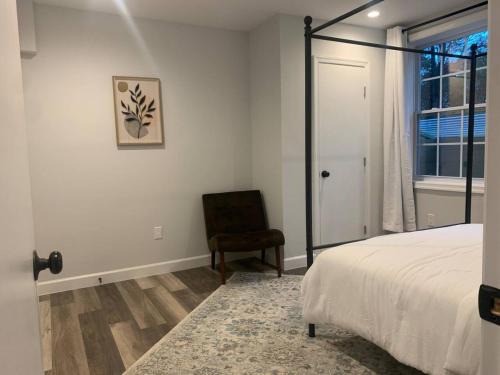Ένα ή περισσότερα κρεβάτια σε δωμάτιο στο Silver Spring Serene 2BR2BA, Nature And Access