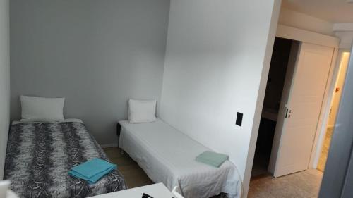 Postel nebo postele na pokoji v ubytování 2- bed Apartment in Sollentuna