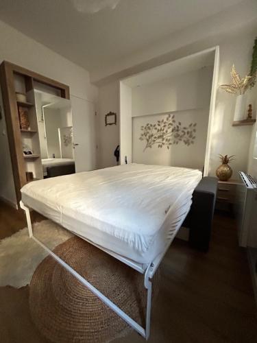 En eller flere senger på et rom på Casa Nostra - T1 - Terrasse privative - jacuzzi