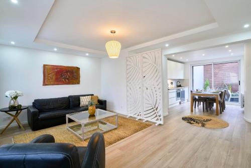 2 bedroom apartment w/ courtyard at Croisé Laroche