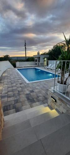 Πισίνα στο ή κοντά στο Villa Blanco