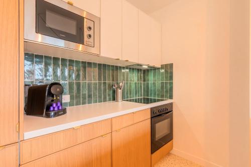 Kuchyň nebo kuchyňský kout v ubytování 3 bedroom apartment on the Grand Place