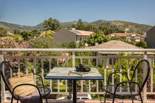 Rosilion Studios & Apartments