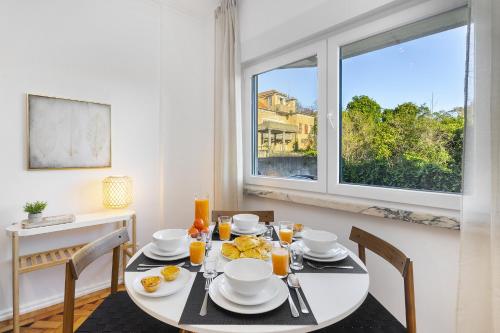 a dining room with a table and a window at WHome Peaceful Algés Family Home away from City Noise in Algés