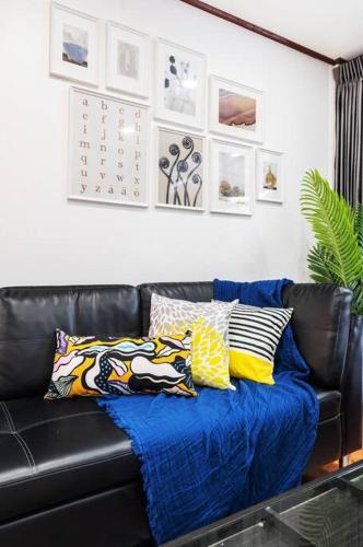 Un lugar para sentarse en MIQ HK16 - 3BR Huai Khwang MRT with Pool Table near Jodd Fair