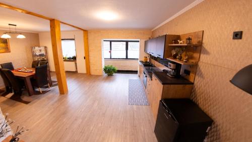 TV a/nebo společenská místnost v ubytování may-homestay-saar