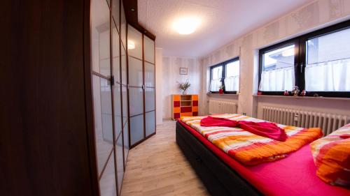 Postel nebo postele na pokoji v ubytování may-homestay-saar