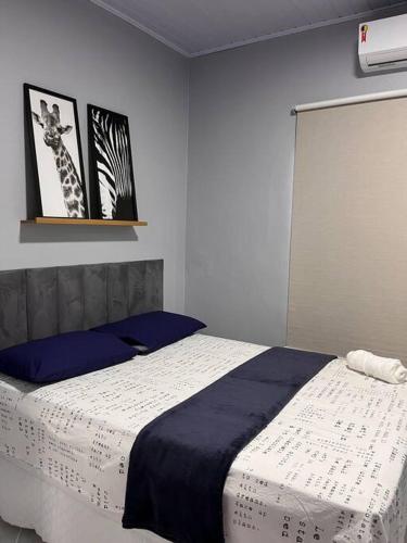 Un pat sau paturi într-o cameră la Confortável APTO em Boa Vista.
