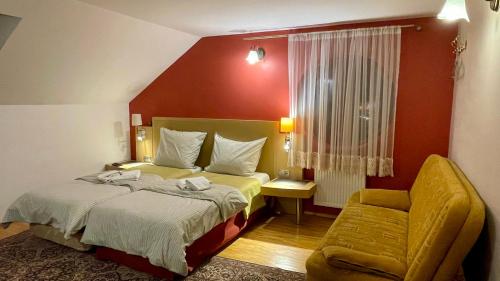 Postel nebo postele na pokoji v ubytování HOTEL - Pałac Słonowice