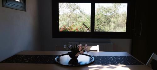 Gambar di galeri bagi LIOFYTO - Stylish Villa with views to Foinikounda bay downstairs studio di Kamária