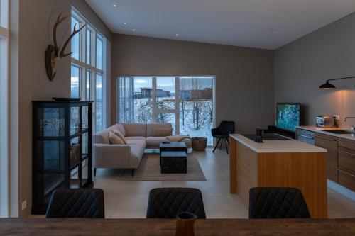Kuchyň nebo kuchyňský kout v ubytování Golden Circle Villa - Hot Tub & Sauna