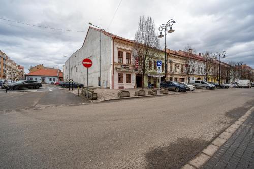an empty city street with a stop sign and buildings at K1 Piatok Sobota Disco Cez tyzden tichy apartman in Košice