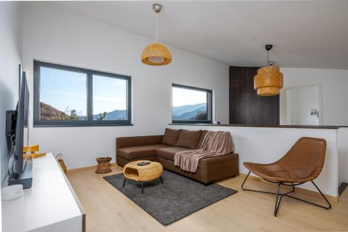 a living room with a couch and a tv at Villa calme avec vue 4 à 8 personnes - salle de sport in Saint-Amarin