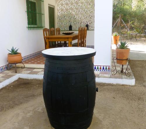 a barrel sitting in the middle of a patio at Casa Isabela in Chiclana de la Frontera