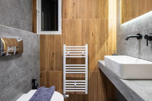 Mystique 2-Bedroom Apartment in Athens