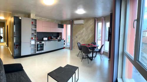 Köök või kööginurk majutusasutuses Fully furnished Apartment