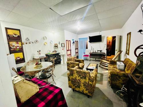 a living room with couches and a table at Entre tejas in Concepción de Ataco