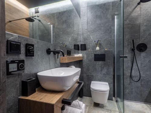 Kylpyhuone majoituspaikassa Luksusowy apartament ze SPA