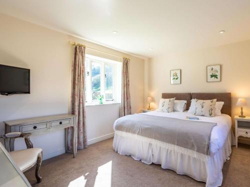 a bedroom with a large bed and a window at 4 Bed in Dorchester 42204 in Frampton