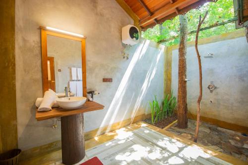 Phòng tắm tại Jungle Shades villa - Habarana
