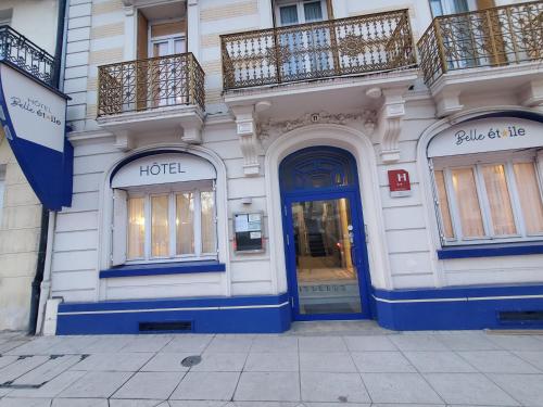 Η πρόσοψη ή η είσοδος του Logis Hôtel Belle Etoile Vichy