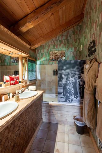 a large bathroom with two sinks and a shower at Magic Megève Bois in Demi-Quartier